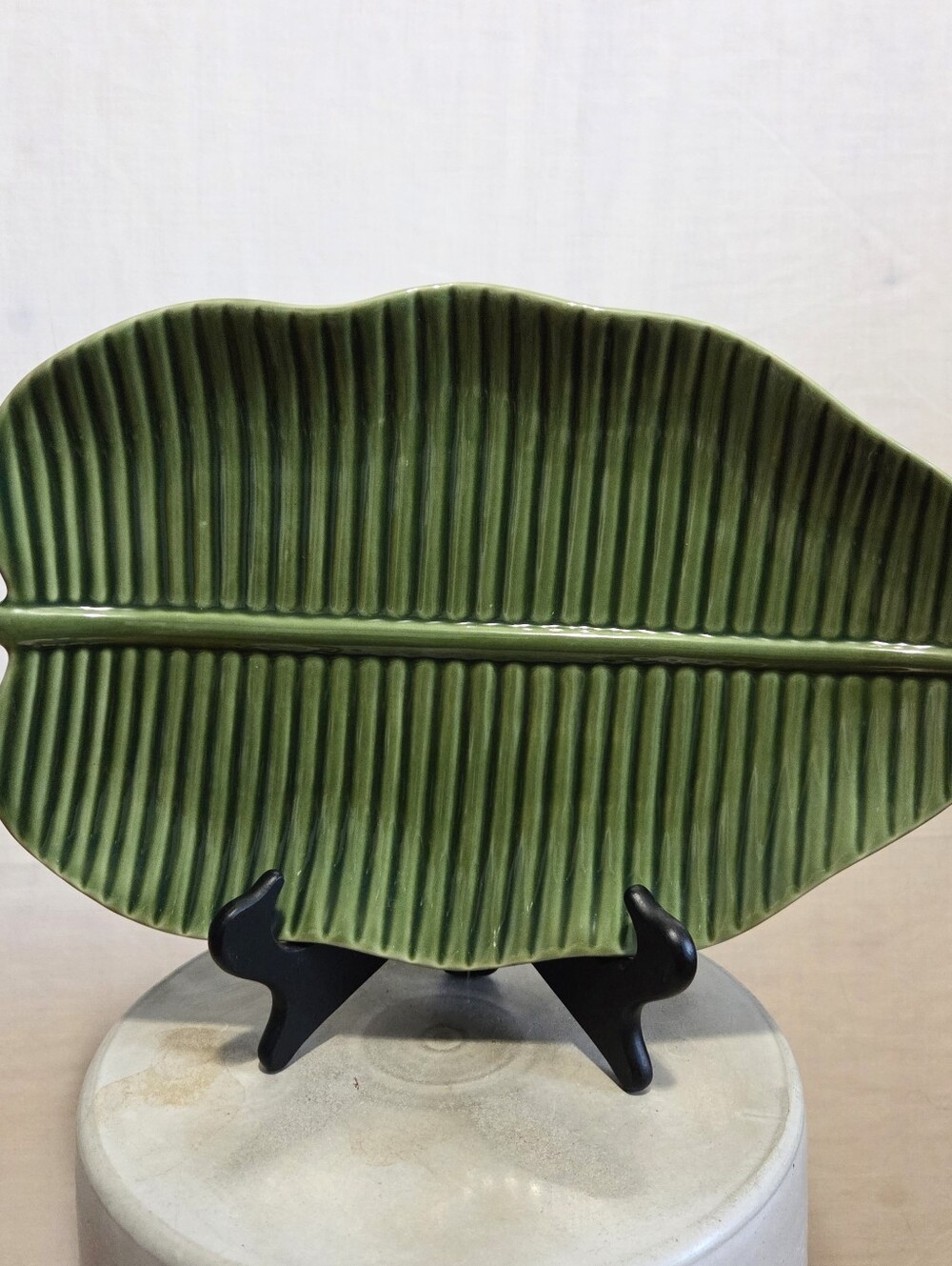 Home Accents Green Leaf Plate